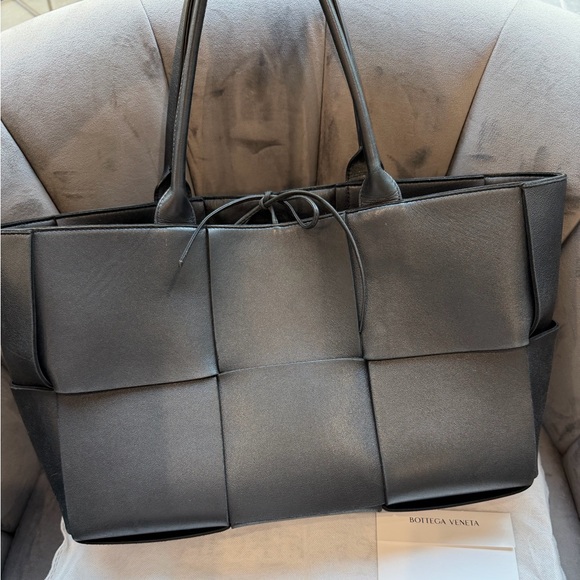 Bottega Veneta Arco Intreccio Leather Tote Bag in Small - Picture 1 of 17